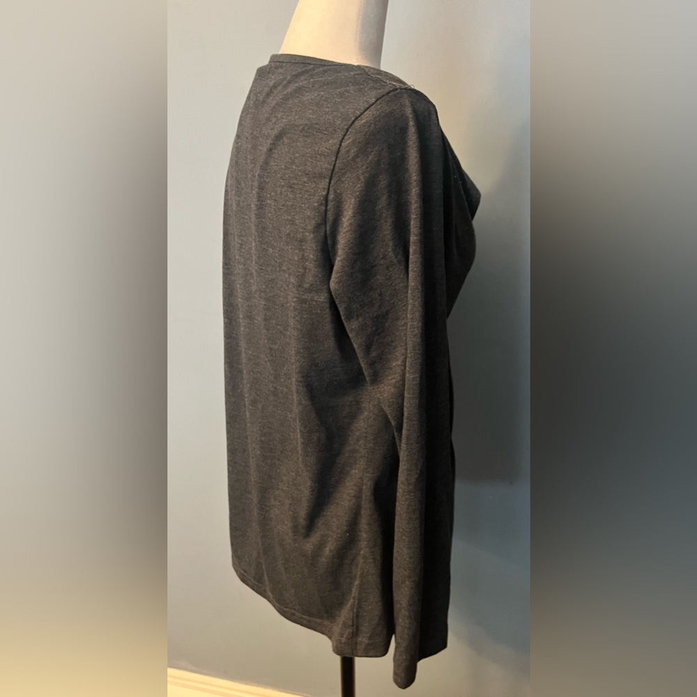 Studio Womans Gray Top w/ Embellishments !! - Picture 5 of 8